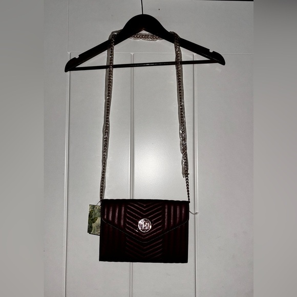 NEW Studio Badgley Mischka Crossbody‎ Purse V- Quilted Leather Vegan Wine Logo - Picture 1 of 7